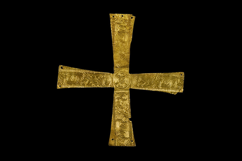 Croce nastriforme in lamina d'oro a Brescia